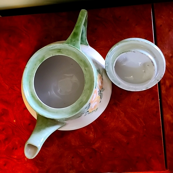 Antique Bavaria hand painted Tea Pot - Pretty - Small - green with roses - Picture 2 of 6